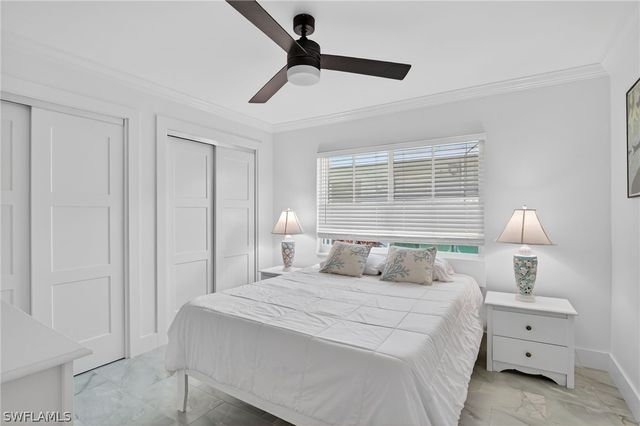 19 Crooked LN 15, Naples, FL 34112