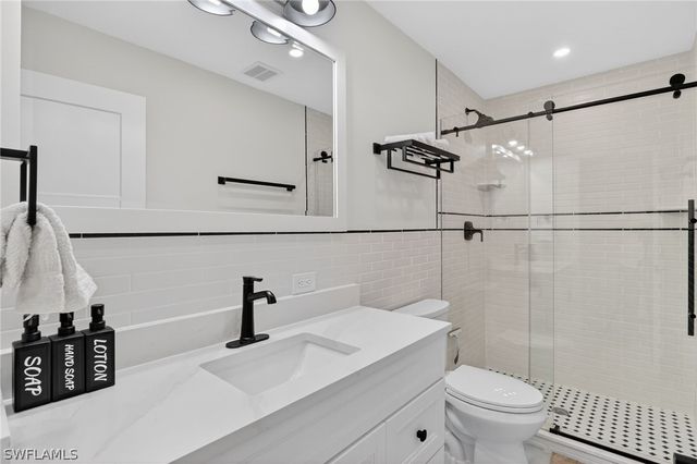 19 Crooked LN 15, Naples, FL 34112