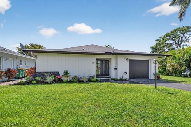 19 Crooked LN 15, Naples, FL 34112