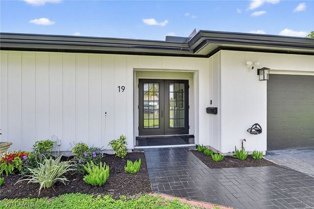 19 Crooked LN 15, Naples, FL 34112