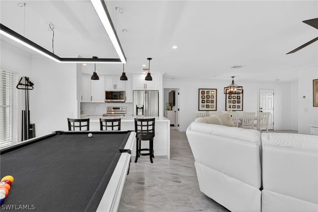 19 Crooked LN 15, Naples, FL 34112