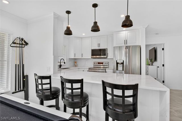 19 Crooked LN 15, Naples, FL 34112