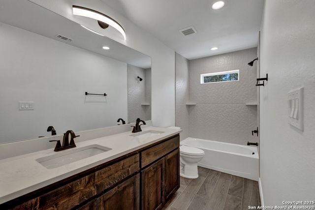 2549 Grandview, Canyon Lake, TX 78133