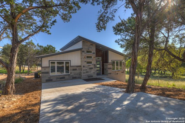 2549 Grandview, Canyon Lake, TX 78133