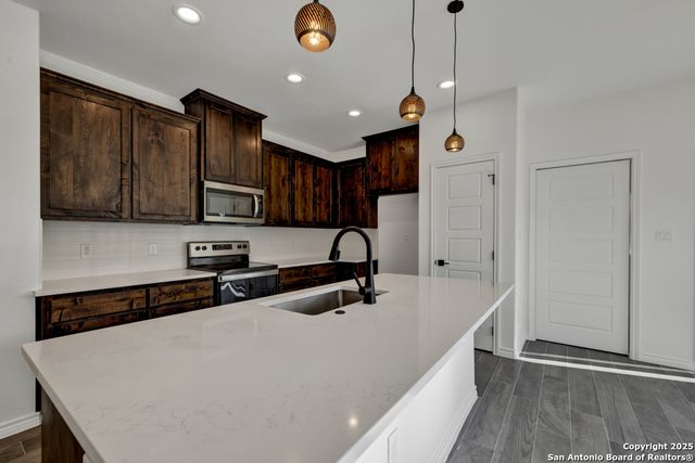 2549 Grandview, Canyon Lake, TX 78133