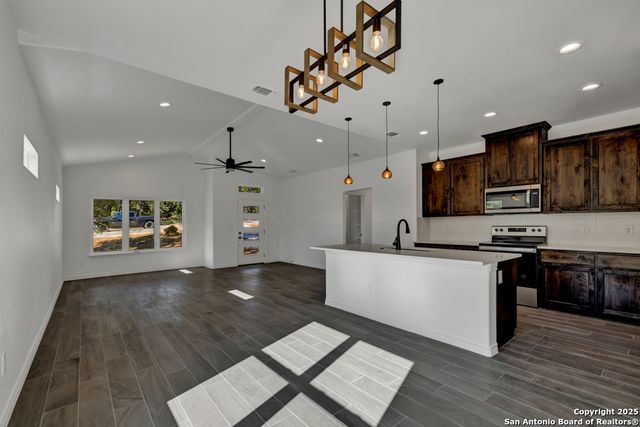 2549 Grandview, Canyon Lake, TX 78133