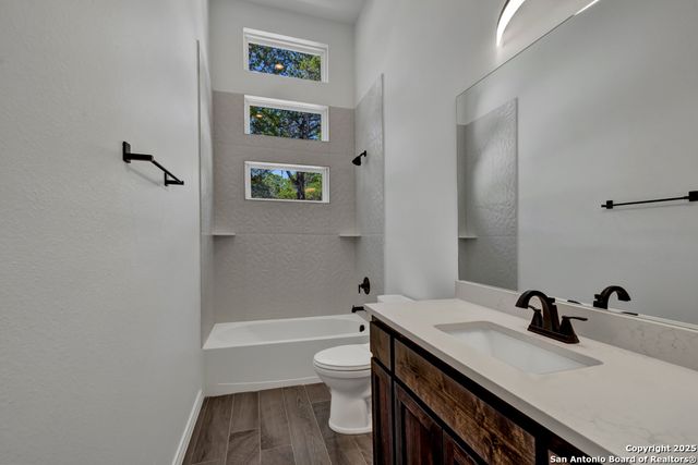 2549 Grandview, Canyon Lake, TX 78133