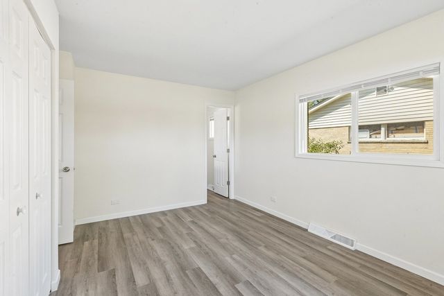 866 Clark Lane, Des Plaines, IL 60016