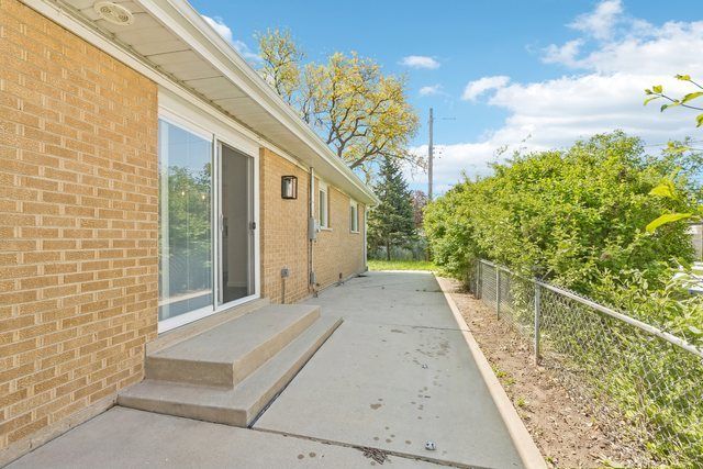 866 Clark Lane, Des Plaines, IL 60016
