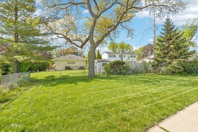 866 Clark Lane, Des Plaines, IL 60016
