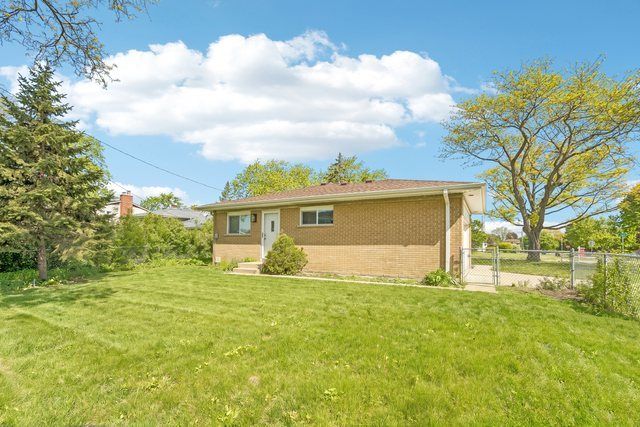 866 Clark Lane, Des Plaines, IL 60016