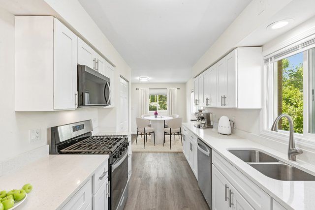 866 Clark Lane, Des Plaines, IL 60016