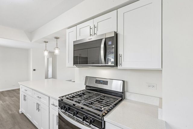 866 Clark Lane, Des Plaines, IL 60016