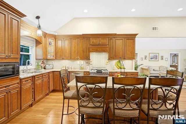 19 Wescott Street, Old Tappan, NJ 07675