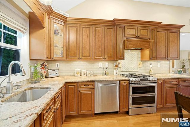 19 Wescott Street, Old Tappan, NJ 07675
