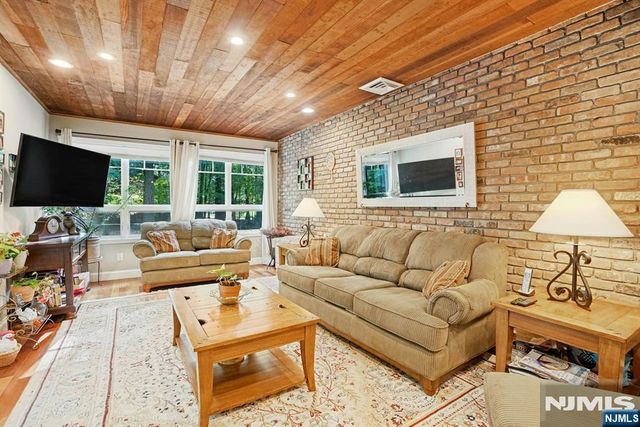 19 Wescott Street, Old Tappan, NJ 07675