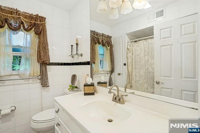 19 Wescott Street, Old Tappan, NJ 07675
