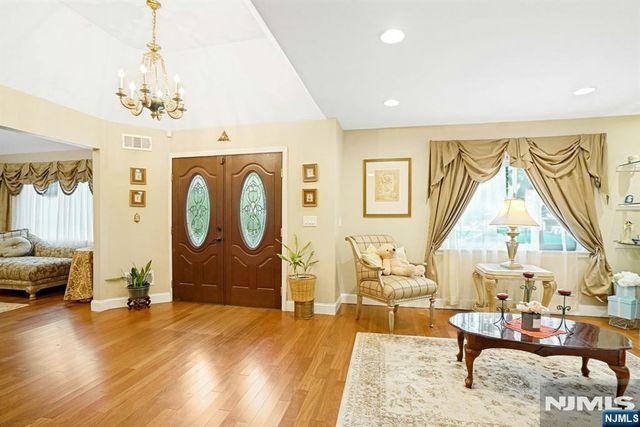 19 Wescott Street, Old Tappan, NJ 07675