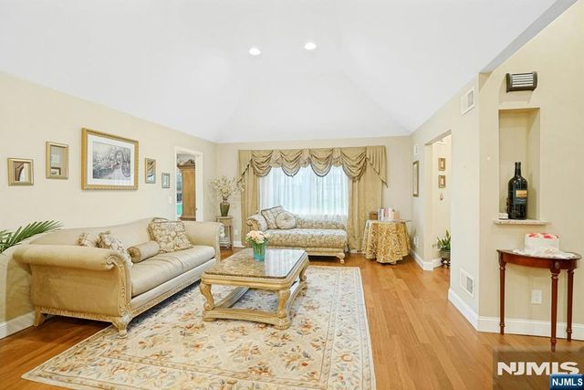 19 Wescott Street, Old Tappan, NJ 07675