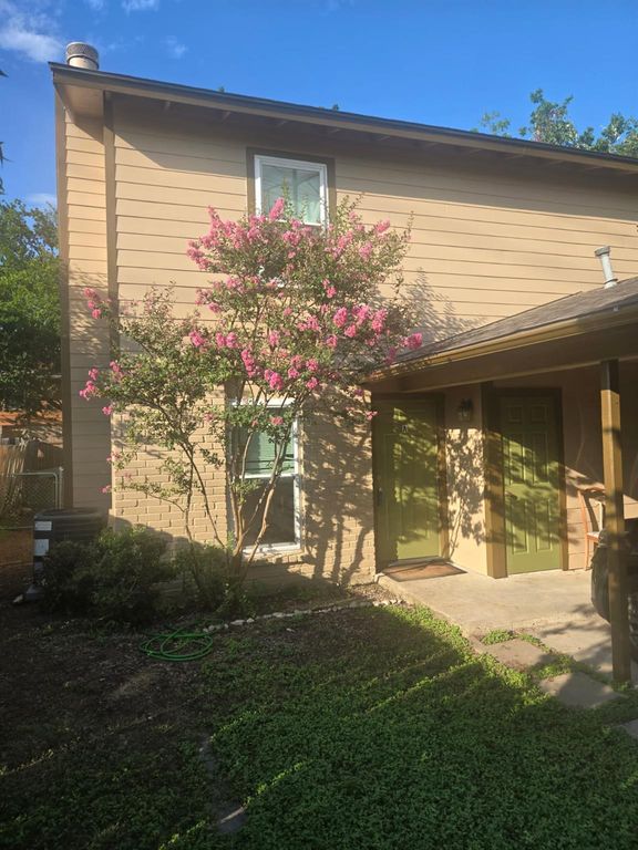 822 Sahara Ave A, Austin, TX 78745