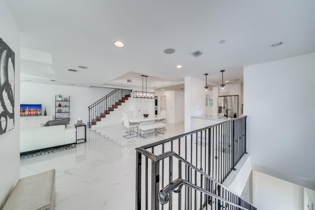 1112 NE 17th Way 1112, Fort Lauderdale, FL 33304