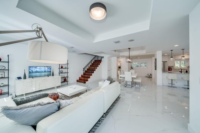 1112 NE 17th Way 1112, Fort Lauderdale, FL 33304