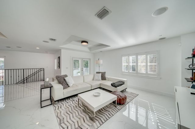 1112 NE 17th Way 1112, Fort Lauderdale, FL 33304