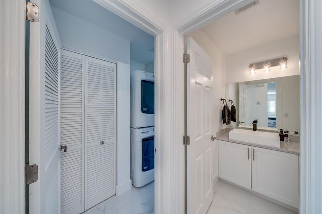 1112 NE 17th Way 1112, Fort Lauderdale, FL 33304