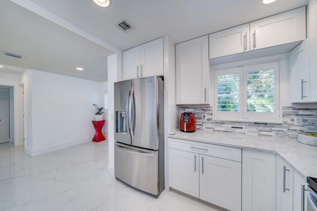 1112 NE 17th Way 1112, Fort Lauderdale, FL 33304