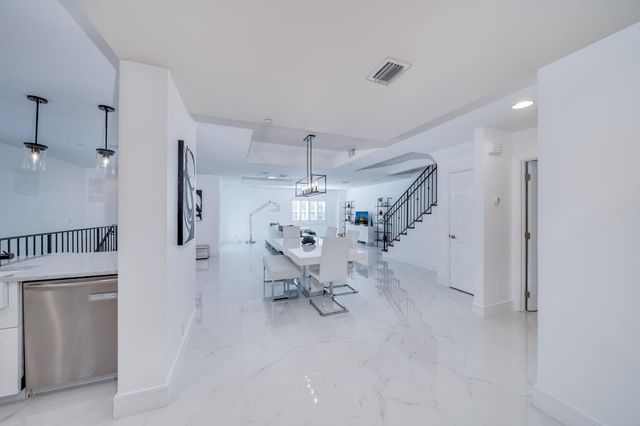 1112 NE 17th Way 1112, Fort Lauderdale, FL 33304