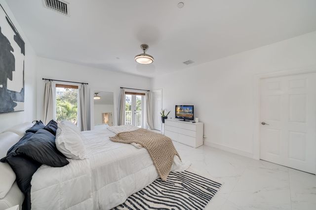 1112 NE 17th Way 1112, Fort Lauderdale, FL 33304