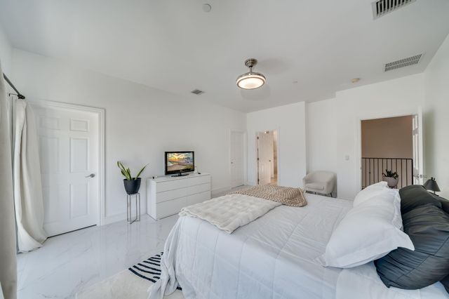 1112 NE 17th Way 1112, Fort Lauderdale, FL 33304