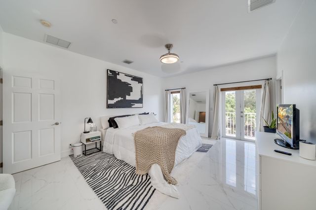 1112 NE 17th Way 1112, Fort Lauderdale, FL 33304