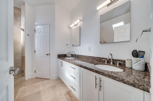 1112 NE 17th Way 1112, Fort Lauderdale, FL 33304