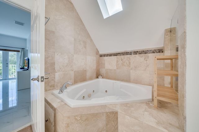 1112 NE 17th Way 1112, Fort Lauderdale, FL 33304