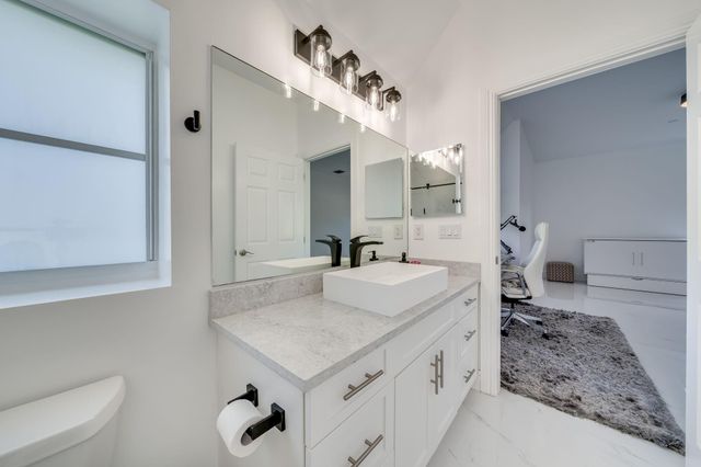 1112 NE 17th Way 1112, Fort Lauderdale, FL 33304