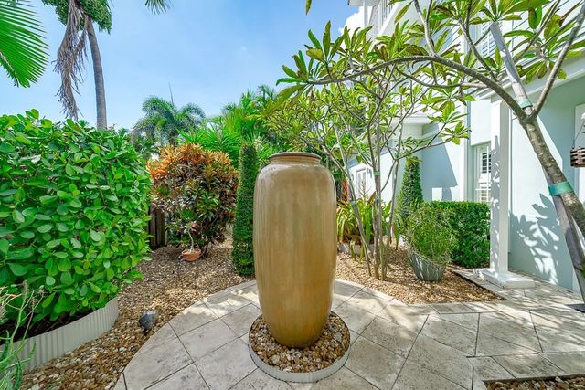 1112 NE 17th Way 1112, Fort Lauderdale, FL 33304