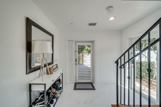 1112 NE 17th Way 1112, Fort Lauderdale, FL 33304