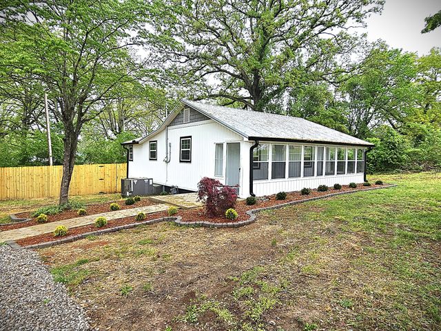 6831 Shellsford Rd, Mcminnville, TN 37110