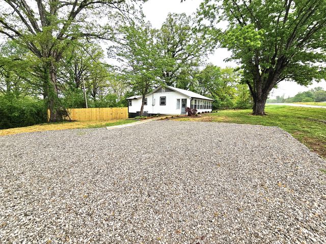 6831 Shellsford Rd, Mcminnville, TN 37110