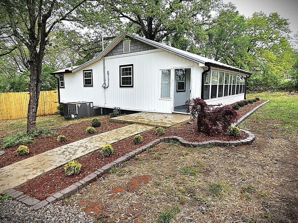 6831 Shellsford Rd, Mcminnville, TN 37110