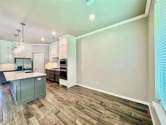 716 E Barajas Terrace, Mustang, OK 73064