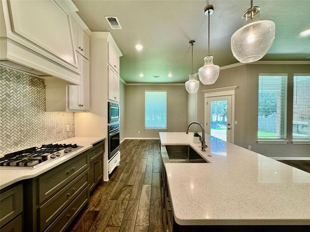 716 E Barajas Terrace, Mustang, OK 73064