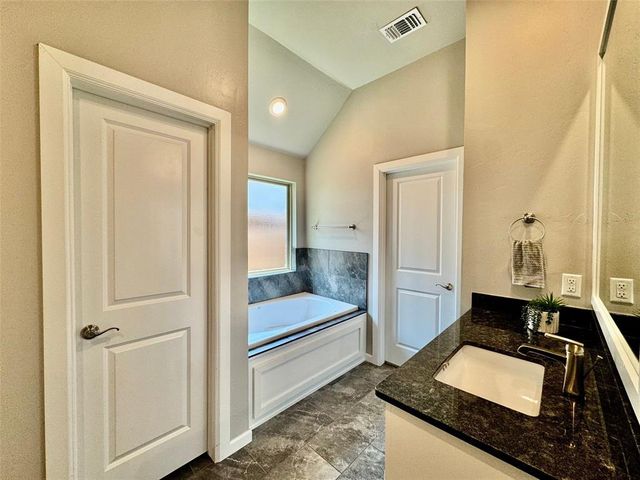 716 E Barajas Terrace, Mustang, OK 73064