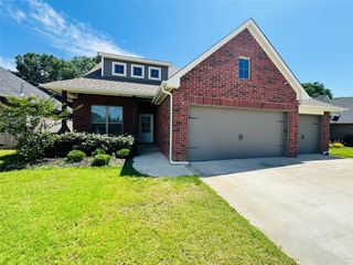 716 E Barajas Terrace, Mustang, OK 73064