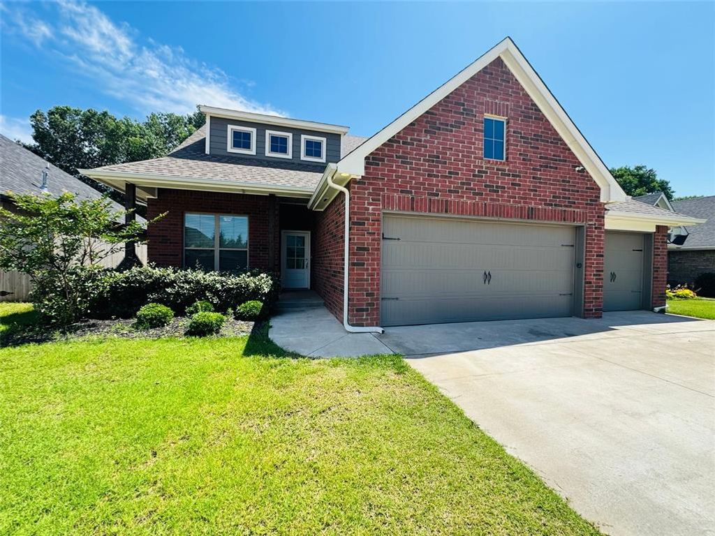 716 E Barajas Terrace, Mustang, OK 73064