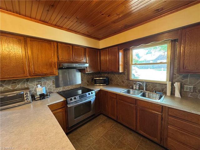 200 W King Street, King, NC 27021