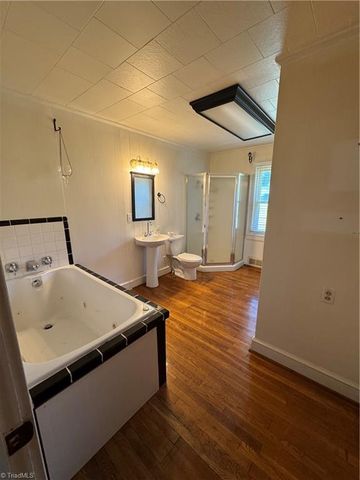 200 W King Street, King, NC 27021