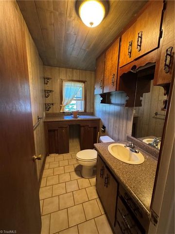 200 W King Street, King, NC 27021