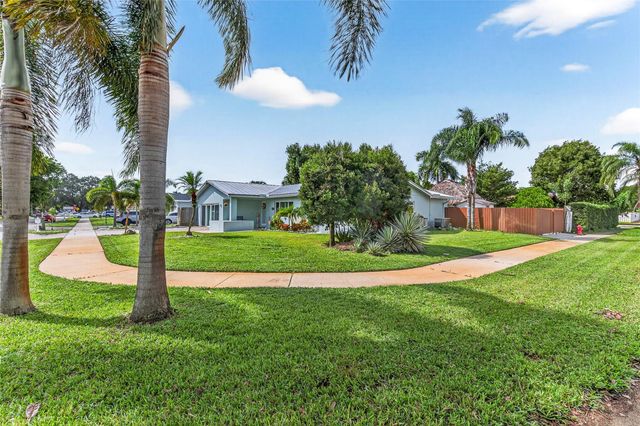 6847 NW 27th Way, Fort Lauderdale, FL 33309